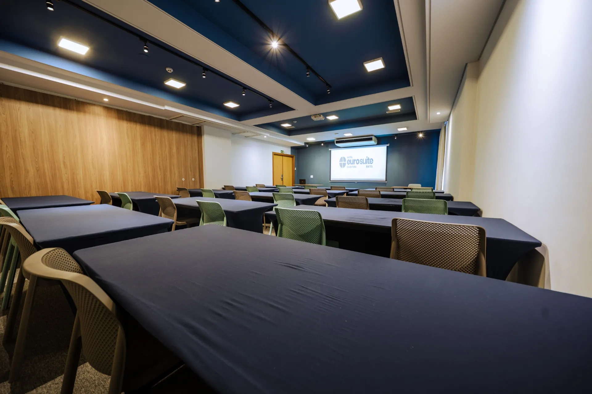 Sala de eventos do Euro Suíte Batel