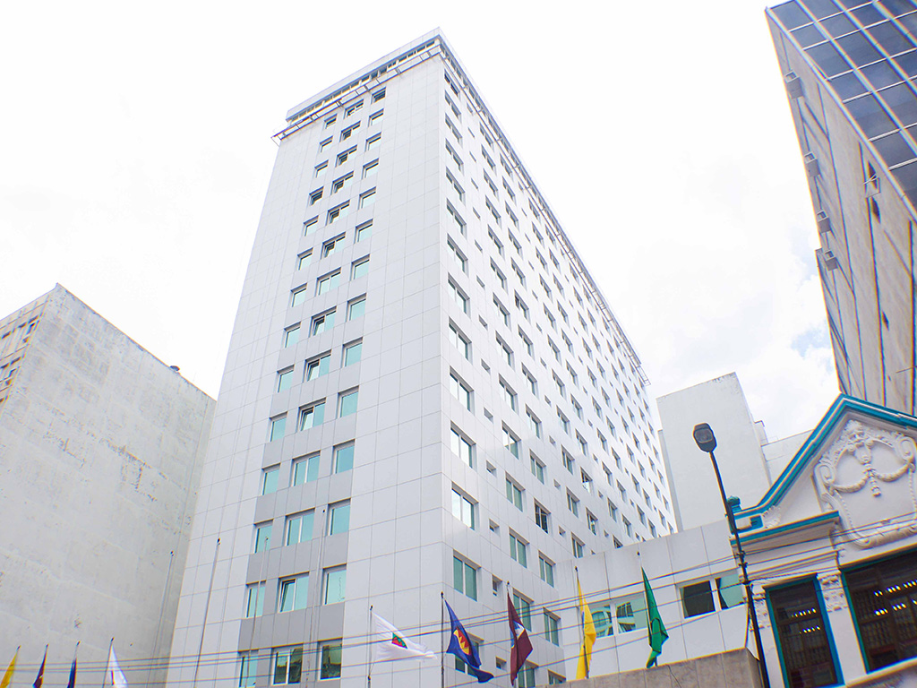 Fachada da torre do Plaza São Rafael em Porto Alegre