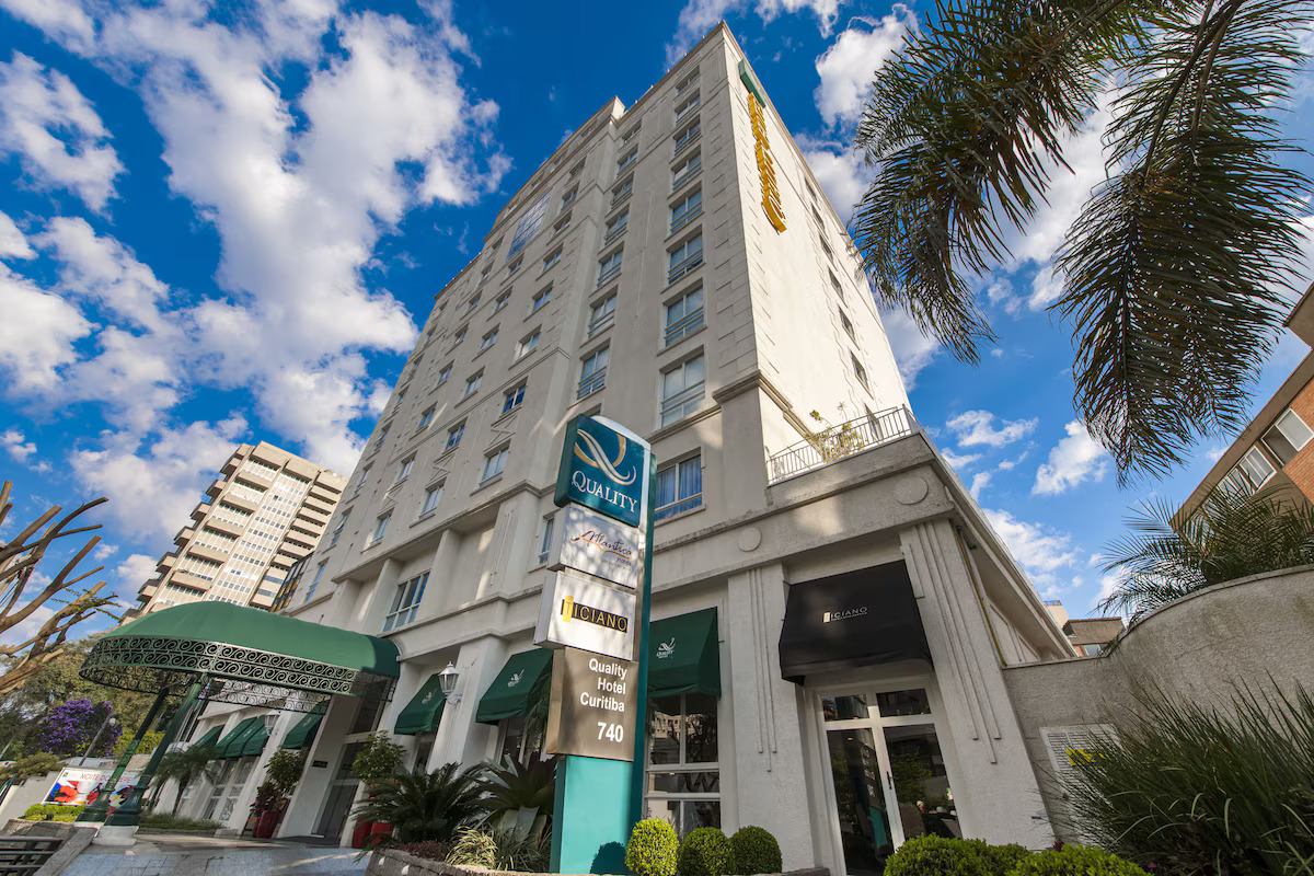 Fachada do Quality Hotel Curitiba